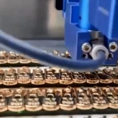 五金拉链头点漆